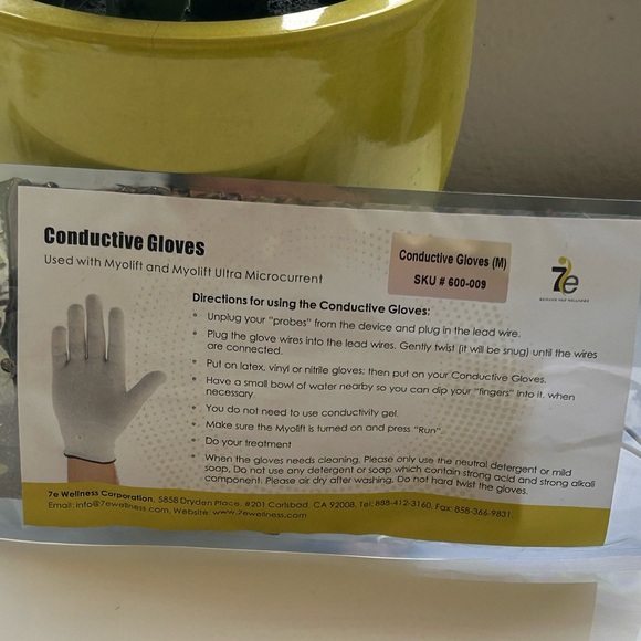 Conductive Gloves for Myolift Microcurrent Device - Picture 3 of 4